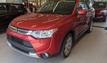 
										2015 Mitsubishi Outlander ES AWD full									