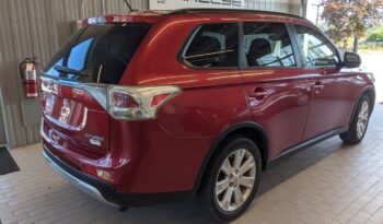 
										2015 Mitsubishi Outlander ES AWD full									