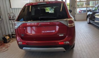 
										2015 Mitsubishi Outlander ES AWD full									