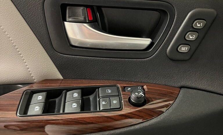 
								2017 Toyota Sienna XLE LTD 7-Passenger V6 full									