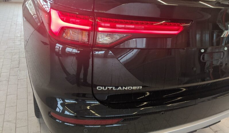 
								2024 Mitsubishi OUTLANDER PHEV GT full									