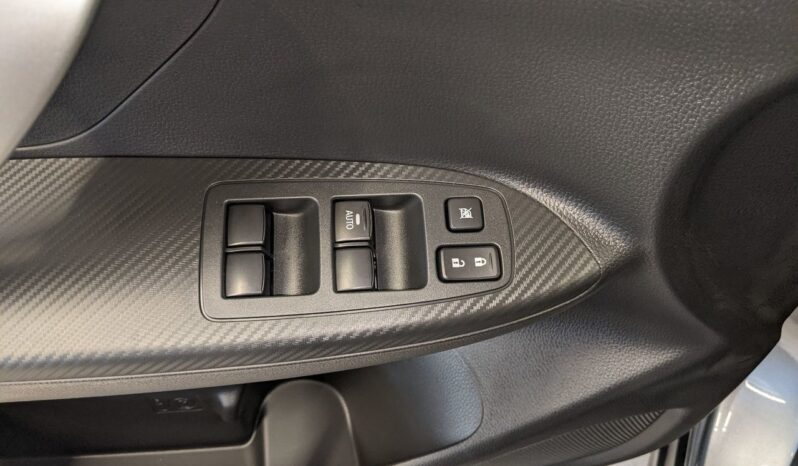 
								2024 Mitsubishi ECLIPSE CROSS SE full									
