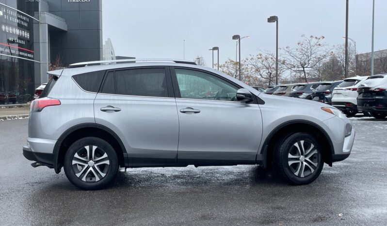 
								2016 Toyota RAV4 LE full									