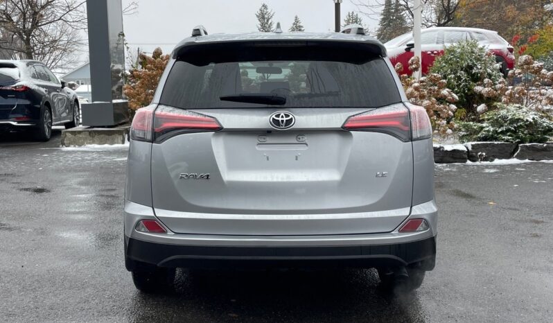 
								2016 Toyota RAV4 LE full									