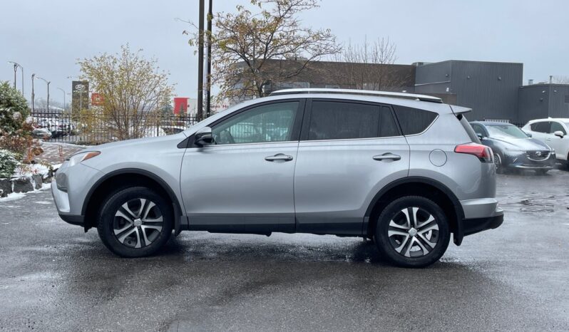 
								2016 Toyota RAV4 LE full									