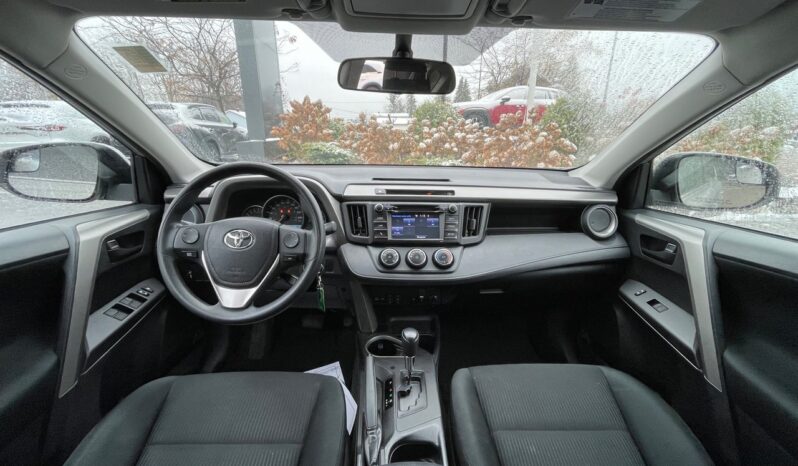 
								2016 Toyota RAV4 LE full									