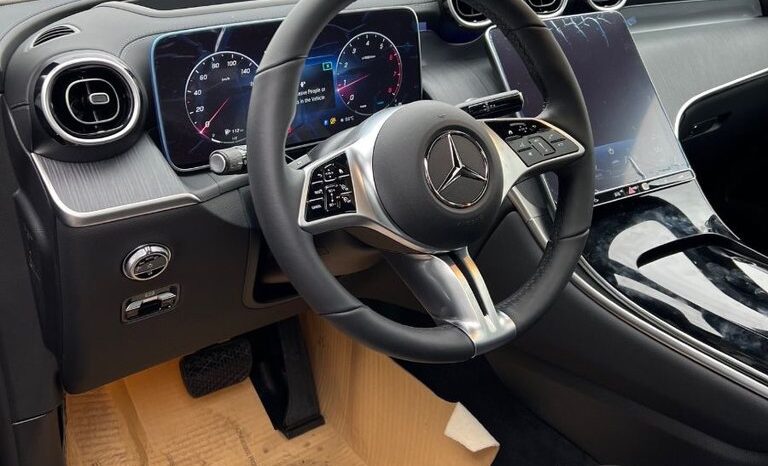 
								2024 Mercedes-Benz GLC300 4MATIC SUV full									