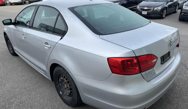 
								2013 Volkswagen Jetta 4dr 2.0L Auto Trendline *Ltd Avail* full									