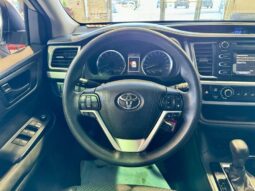 
										2018 Toyota Highlander LE full									