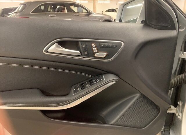 
								2019 Mercedes-Benz GLA250 4MATIC SUV full									