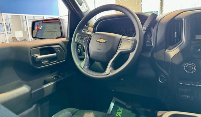 
								2024 Chevrolet Silverado 1500 Custom full									
