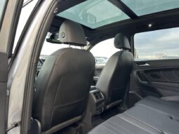 
										2023 Volkswagen Tiguan Comfortline R-Line Black Edition 4MOTION full									