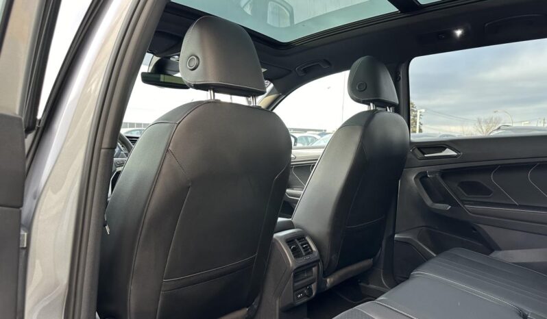 
								2023 Volkswagen Tiguan Comfortline R-Line Black Edition 4MOTION full									