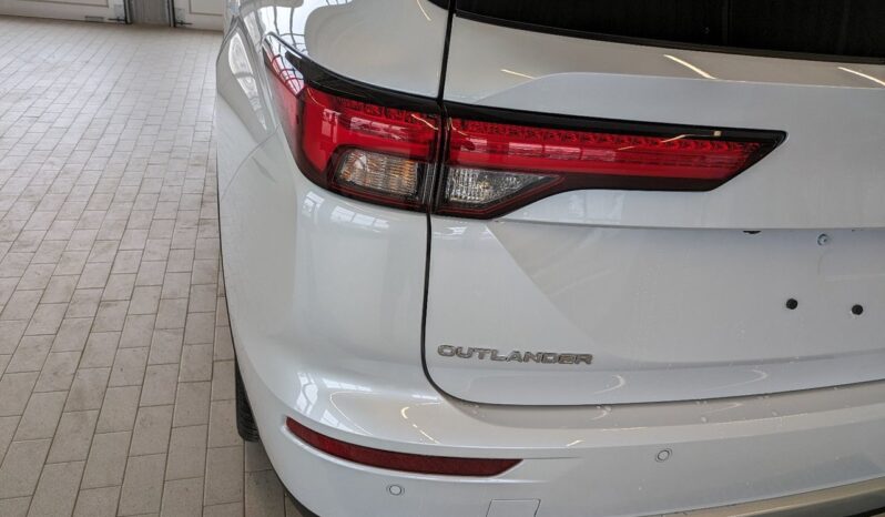 
								2024 Mitsubishi Outlander SEL full									