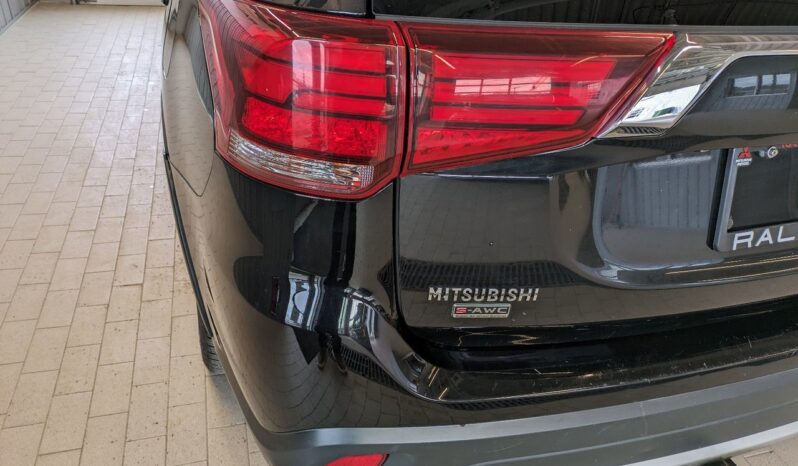 
								2016 Mitsubishi Outlander GT AWD full									