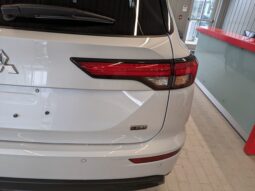 
										2024 Mitsubishi Outlander ES full									