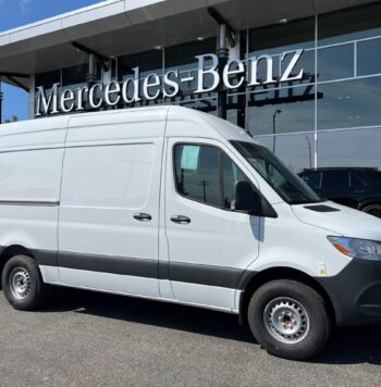 2023 Mercedes-Benz Sprinter 3500 Cargo 144 Low Roof (High) - Used  - VIN: W1Y5NBHY8PP555708 - Mercedes-Benz Gatineau