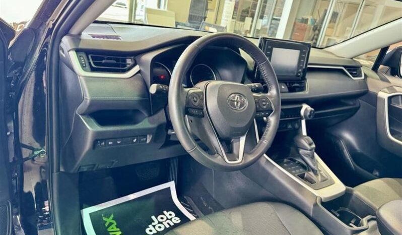 
								2022 Toyota RAV4 XLE full									