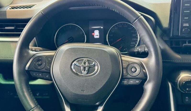 
								2022 Toyota RAV4 XLE full									