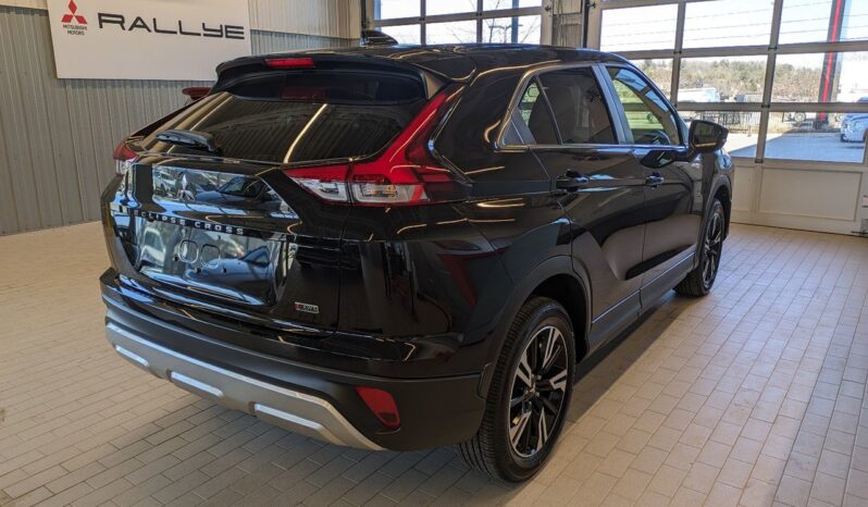 
								2024 Mitsubishi ECLIPSE CROSS SE full									