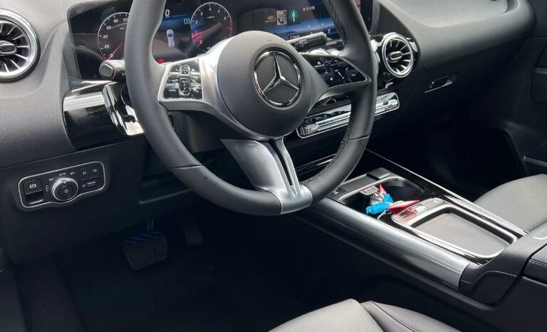 
								2025 Mercedes-Benz GLA 250 4MATIC full									