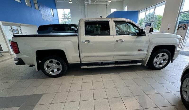 
								2015 Chevrolet Silverado 1500 2LZ full									