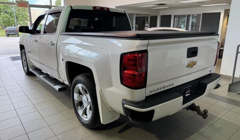 
								2015 Chevrolet Silverado 1500 2LZ full									