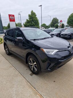 
										2018 Toyota RAV4 LE full									