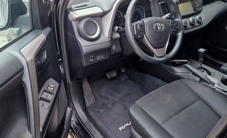 
								2018 Toyota RAV4 LE full									