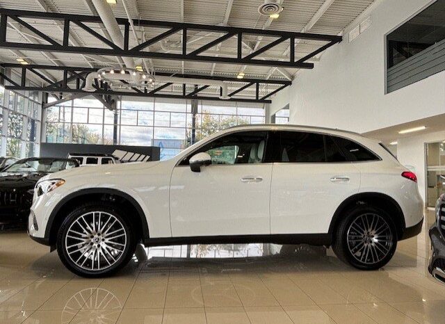 
								2025 Mercedes-Benz GLC 300 4MATIC full									