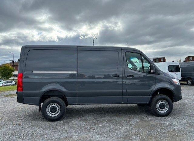 
								2024 Mercedes-Benz Sprinter 2500 144 Wheelbase Standard Roof AWD full									