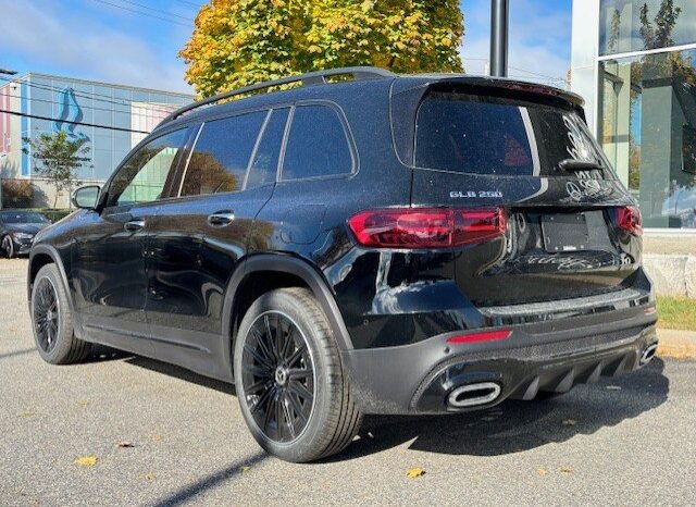 
								2025 Mercedes-Benz GLB 250 4MATIC full									