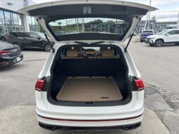 
										2022 Volkswagen Tiguan Comfortline R-Line Black Edition 4MOTION full									