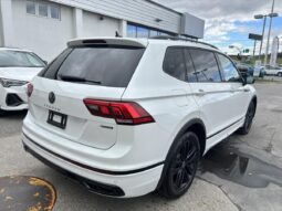 
										2022 Volkswagen Tiguan Comfortline R-Line Black Edition 4MOTION full									