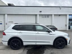 
										2022 Volkswagen Tiguan Comfortline R-Line Black Edition 4MOTION full									