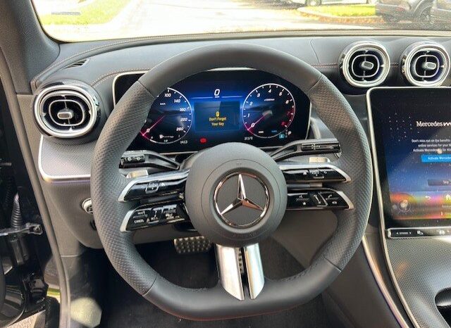 
								2025 Mercedes-Benz GLC 300 4MATIC full									