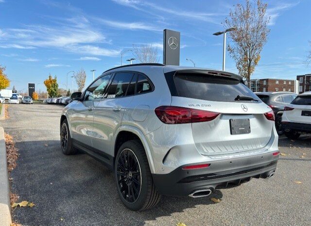 
								2025 Mercedes-Benz GLA 250 4MATIC full									