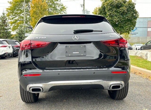 
								2025 Mercedes-Benz GLA 250 4MATIC full									