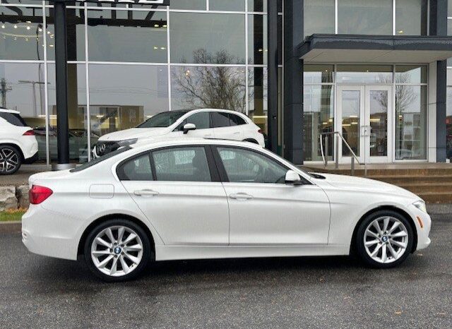 
								2017 BMW 320i XDrive Sedan full									