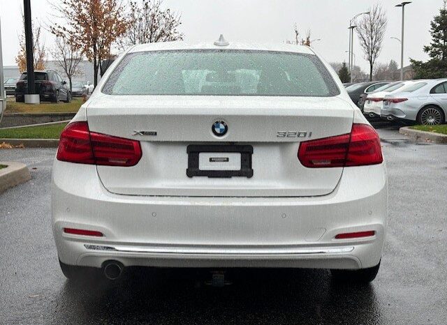 
								2017 BMW 320i XDrive Sedan full									