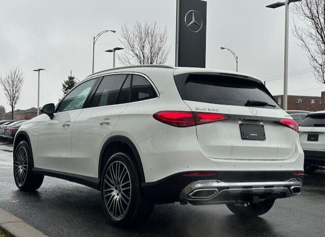 
								2025 Mercedes-Benz GLC 300 4MATIC full									