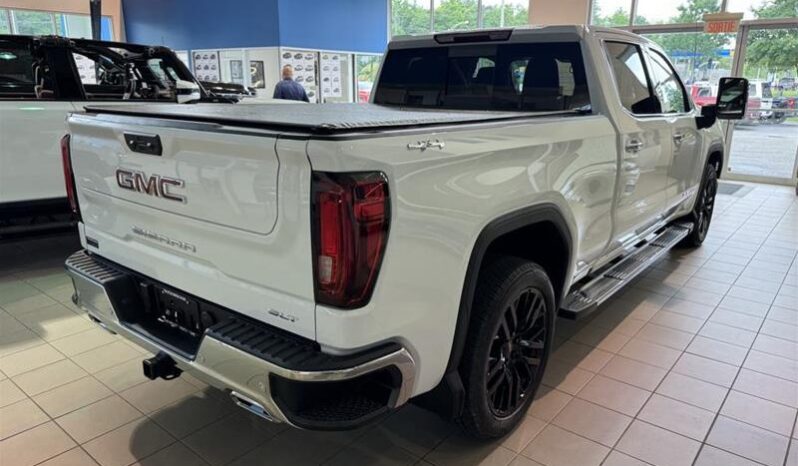 
								2024 GMC Sierra 1500 SLT full									