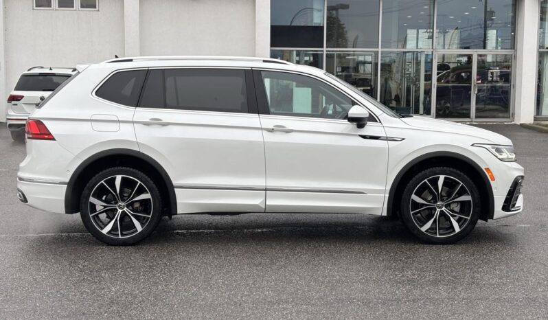 
								2022 Volkswagen Tiguan Highline R-Line 4MOTION full									