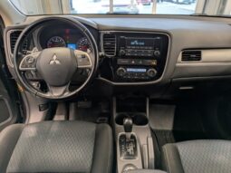 
										2015 Mitsubishi Outlander SE AWD full									