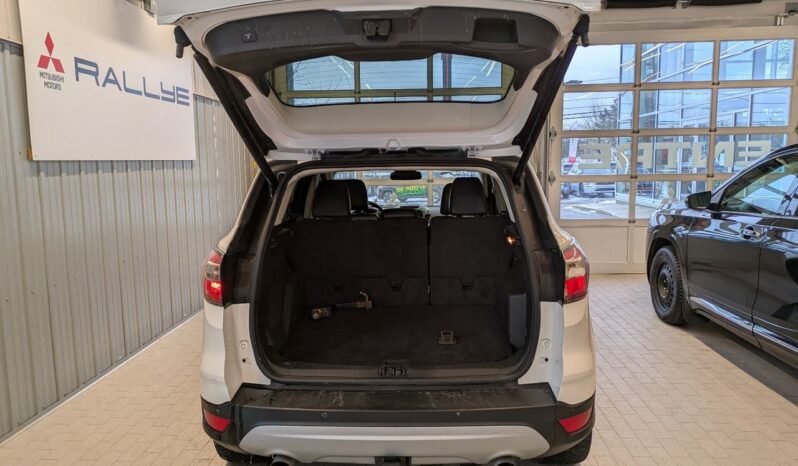 
								2017 Ford Escape Titanium 4WD full									