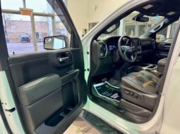 
										2022 GMC 1500 Crew Cab Short Box 4-Wheel Drive AT4 full									