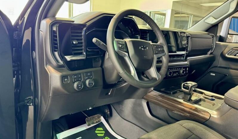 
								2024 Chevrolet Silverado 1500 Crew Cab Standard full									