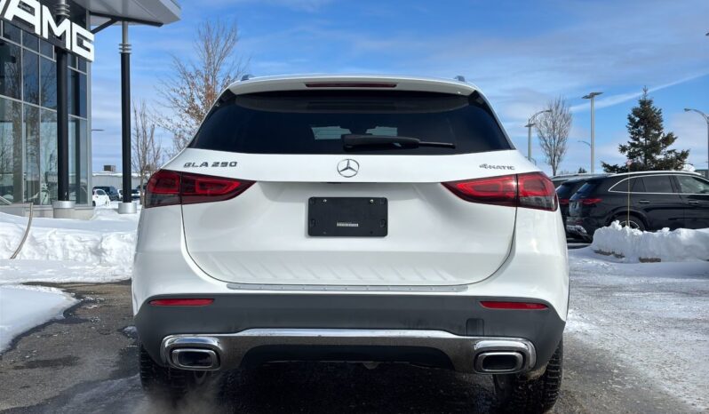 
								2021 Mercedes-Benz GLA250 4MATIC SUV full									