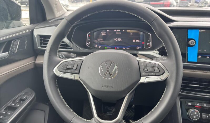 
								2023 Volkswagen Taos Highline 1.5t 7sp At full									