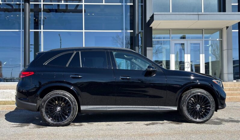 
								2025 Mercedes-Benz GLC 300 4MATIC full									